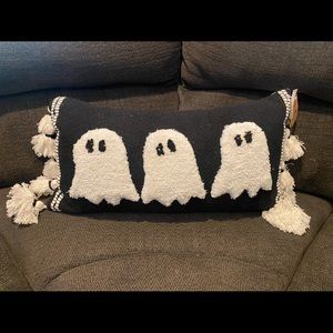 Sherpa Ghost Pillow Tassel Halloween Black white